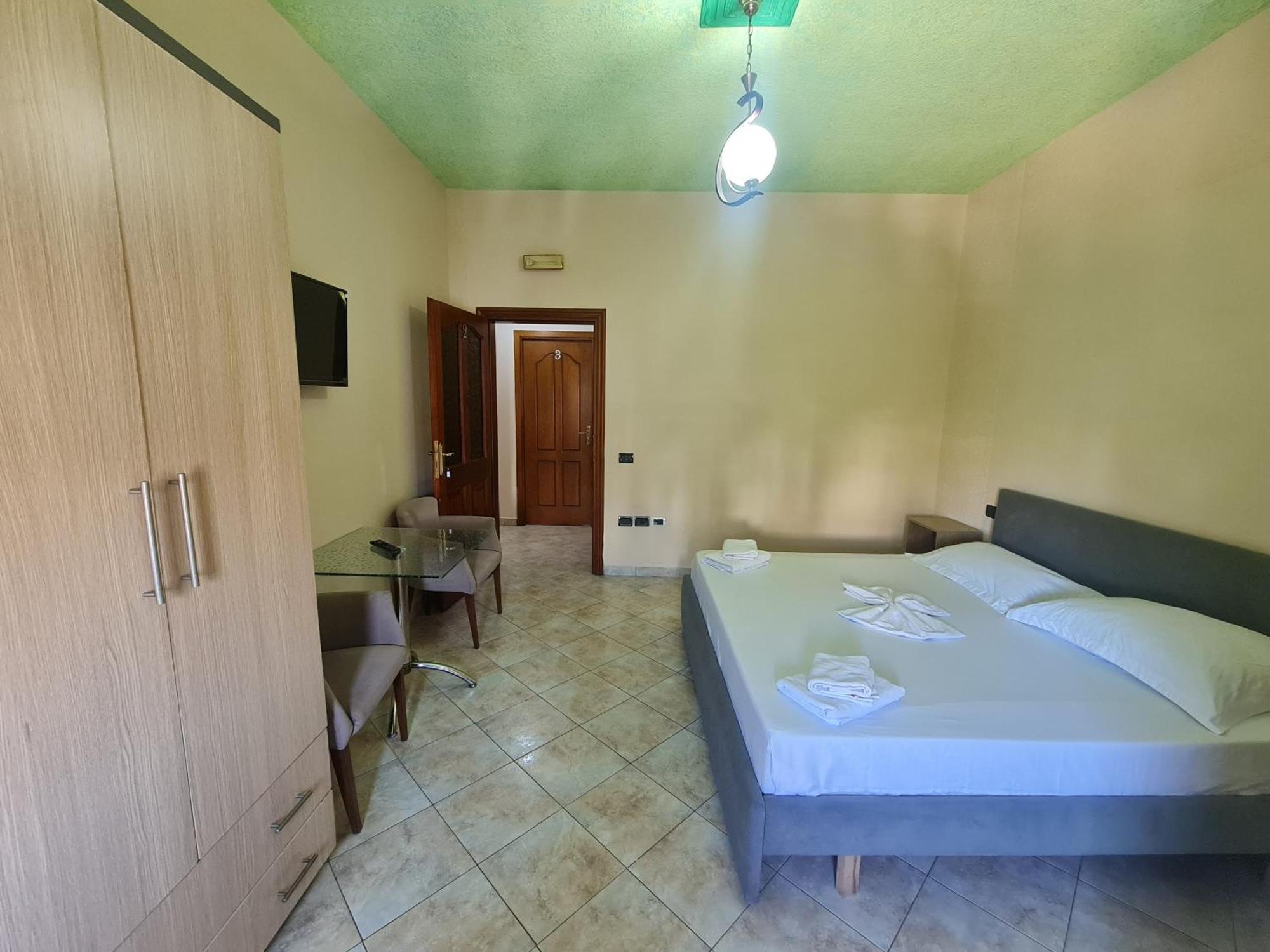 Hotel La Villa Tirana Exterior foto